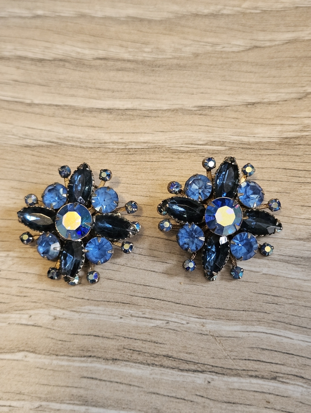 Vintage Judy Lee Clip-on Earrings Silver-toned Blue Rhinestones Flower